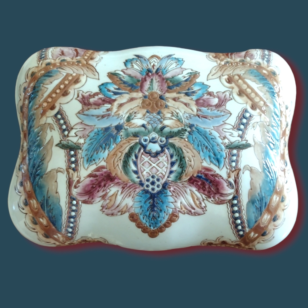 Large Ceramic trinket box